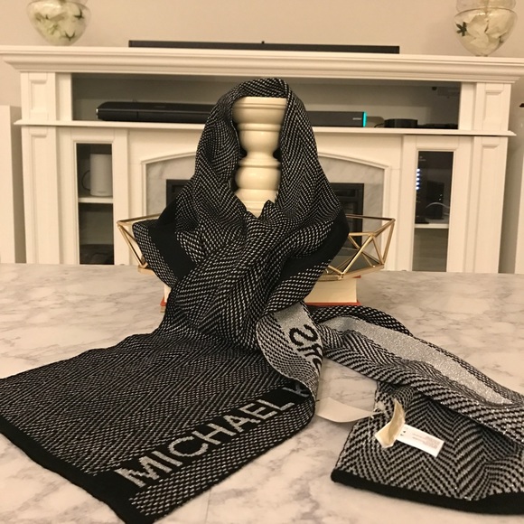 Michael Kors Accessories - 🆕 Michael Kors Black and Silver Scarf